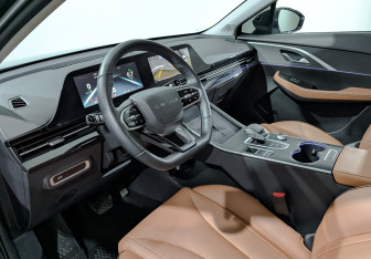 Подержанный автомобиль Omoda C5 2023 года (15 фото)