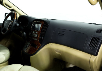 Подержанный автомобиль Hyundai Grand Starex 2011 года (7 фото)