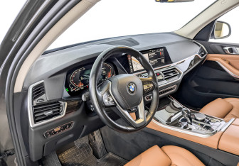 Подержанный автомобиль BMW X5 2020 года (16 фото)