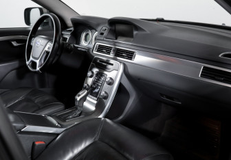 Подержанный автомобиль Volvo XC70 2012 года (9 фото)