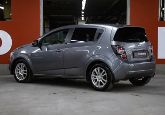 Подержанный автомобиль Chevrolet Aveo Hatchback 2013 года (7 фото)