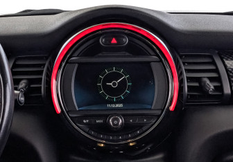 Подержанный автомобиль MINI Hatch 2019 года (17 фото)