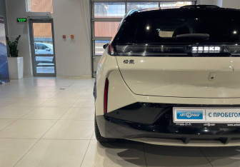 Подержанный автомобиль Zeekr X 2023 года (9 фото)