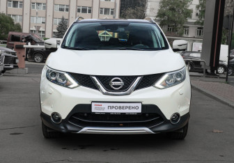 Подержанный автомобиль Nissan Qashqai 2014 года (2 фото)