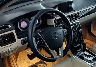 Подержанный автомобиль Volvo XC70 2011 года (12 фото)