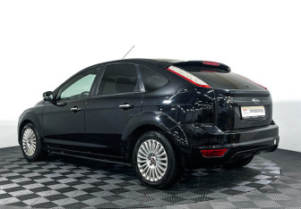 Подержанный автомобиль Ford Focus Hatchback 2010 года (7 фото)