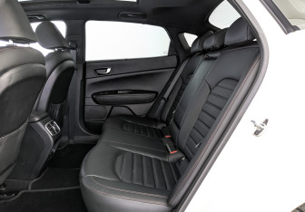 Подержанный автомобиль Kia Optima Sedan 2018 года (18 фото)