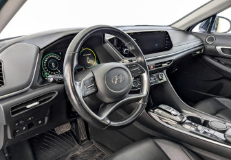 Подержанный автомобиль Hyundai Sonata 2021 года (16 фото)
