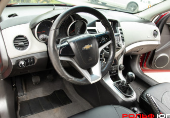 Подержанный автомобиль Chevrolet Cruze Sedan 2011 года (16 фото)