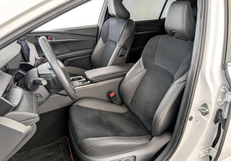 Подержанный автомобиль Toyota Camry Sedan 2024 года (21 фото)