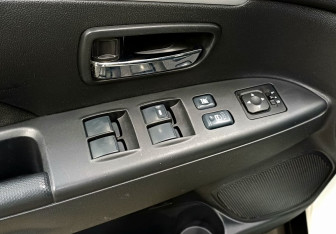 Подержанный автомобиль Mitsubishi ASX 2012 года (16 фото)