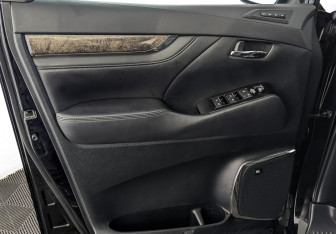 Подержанный автомобиль Toyota Alphard 2018 года (19 фото)