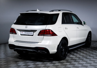 Подержанный автомобиль Mercedes-Benz GLE 2017 года (5 фото)