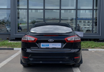 Подержанный автомобиль Ford Mondeo Sedan 2012 года (7 фото)