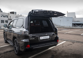 Подержанный автомобиль Lexus LX 2018 года (18 фото)