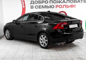 Подержанный автомобиль Volvo S60 2014 года (6 фото)
