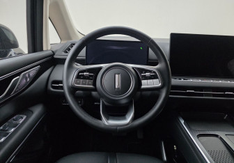 Подержанный автомобиль Wey 80 2025 года (13 фото)