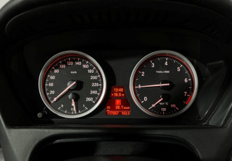 Подержанный автомобиль BMW X6 2010 года (13 фото)