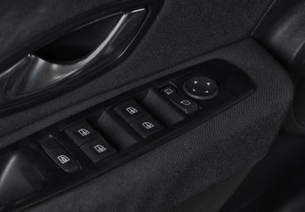 Подержанный автомобиль Renault Fluence 2011 года (8 фото)