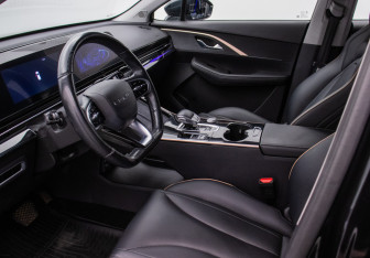 Подержанный автомобиль Omoda C5 2023 года (10 фото)
