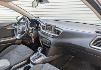 Подержанный автомобиль Kia Ceed Hatchback 2019 года (11 фото)