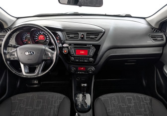 Подержанный автомобиль Kia Rio Sedan 2013 года (14 фото)