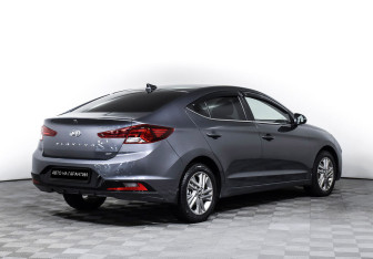 Подержанный автомобиль Hyundai Elantra Sedan 2019 года (5 фото)