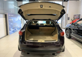 Подержанный автомобиль Infiniti FX 2011 года (7 фото)