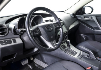 Подержанный автомобиль Mazda 3 Hatchback 2009 года (14 фото)
