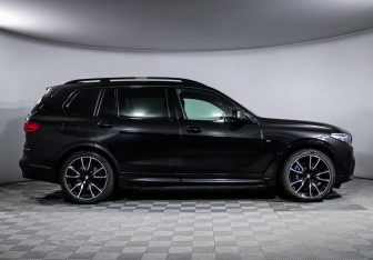 Подержанный автомобиль BMW X7 2021 года (4 фото)