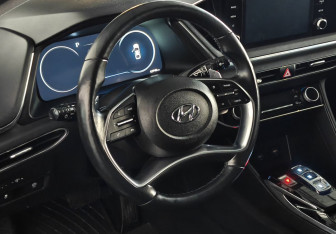 Подержанный автомобиль Hyundai Sonata 2020 года (12 фото)