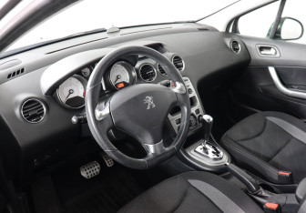Подержанный автомобиль Peugeot 408 2014 года (7 фото)