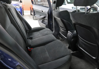 Подержанный автомобиль Honda Civic Sedan 2010 года (12 фото)