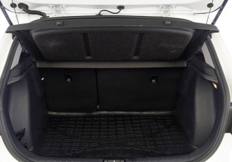 Подержанный автомобиль Kia Rio Hatchback 2021 года (10 фото)