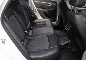 Подержанный автомобиль Hyundai Sonata 2021 года (12 фото)