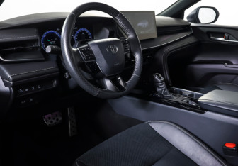 Подержанный автомобиль Toyota Camry Sedan 2024 года (15 фото)