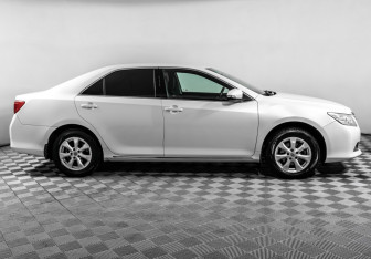Подержанный автомобиль Toyota Camry Sedan 2014 года (4 фото)