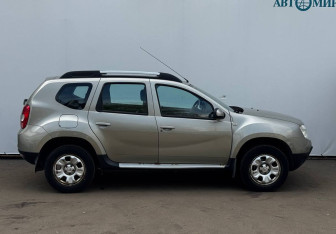 Подержанный автомобиль Renault Duster 2014 года (4 фото)