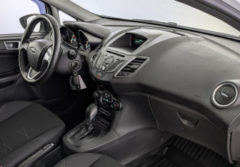 Подержанный автомобиль Ford Fiesta Hatchback 2017 года (13 фото)