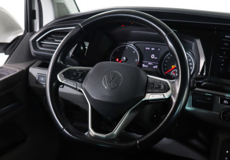 Подержанный автомобиль Volkswagen Caravelle 2021 года (15 фото)