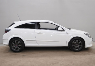 Подержанный автомобиль Opel Astra Hatchback 2010 года (4 фото)