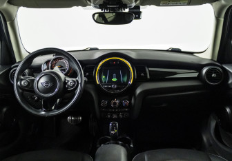 Подержанный автомобиль MINI Hatch 2019 года (14 фото)