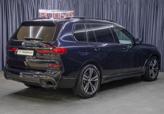 Подержанный автомобиль BMW X7 2020 года (5 фото)