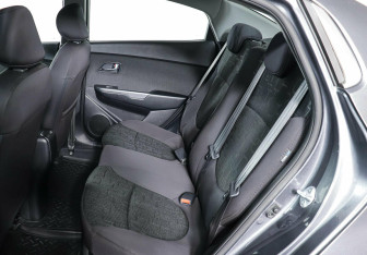 Подержанный автомобиль Kia Rio Sedan 2015 года (18 фото)