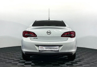Подержанный автомобиль Opel Astra Sedan 2014 года (6 фото)