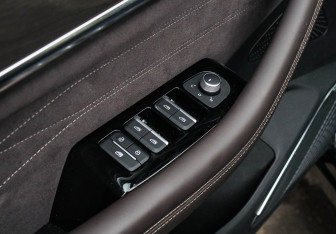 Подержанный автомобиль Geely Monjaro 2026 года (21 фото)