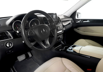 Подержанный автомобиль Mercedes-Benz GLE 2015 года (12 фото)