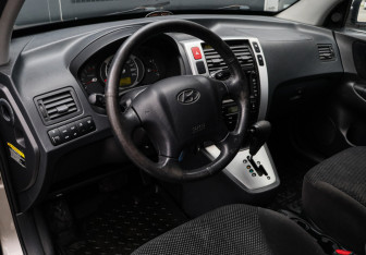 Подержанный автомобиль Hyundai Tucson 2008 года (10 фото)