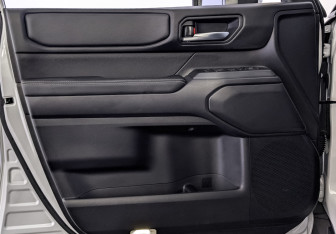 Подержанный автомобиль Toyota Land Cruiser Prado 2024 года (19 фото)
