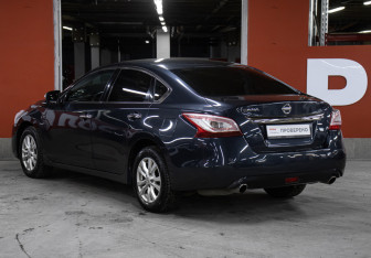Подержанный автомобиль Nissan Teana 2014 года (7 фото)